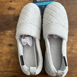 Isotoner women’s slippers Sz Lrg 8.5-9